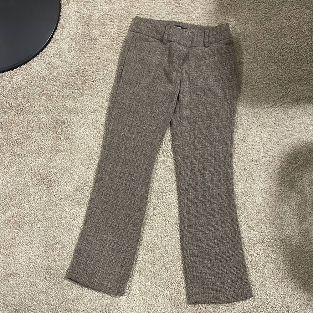 size 6, 7th avenue suiting collection business/dress pants. tan and black